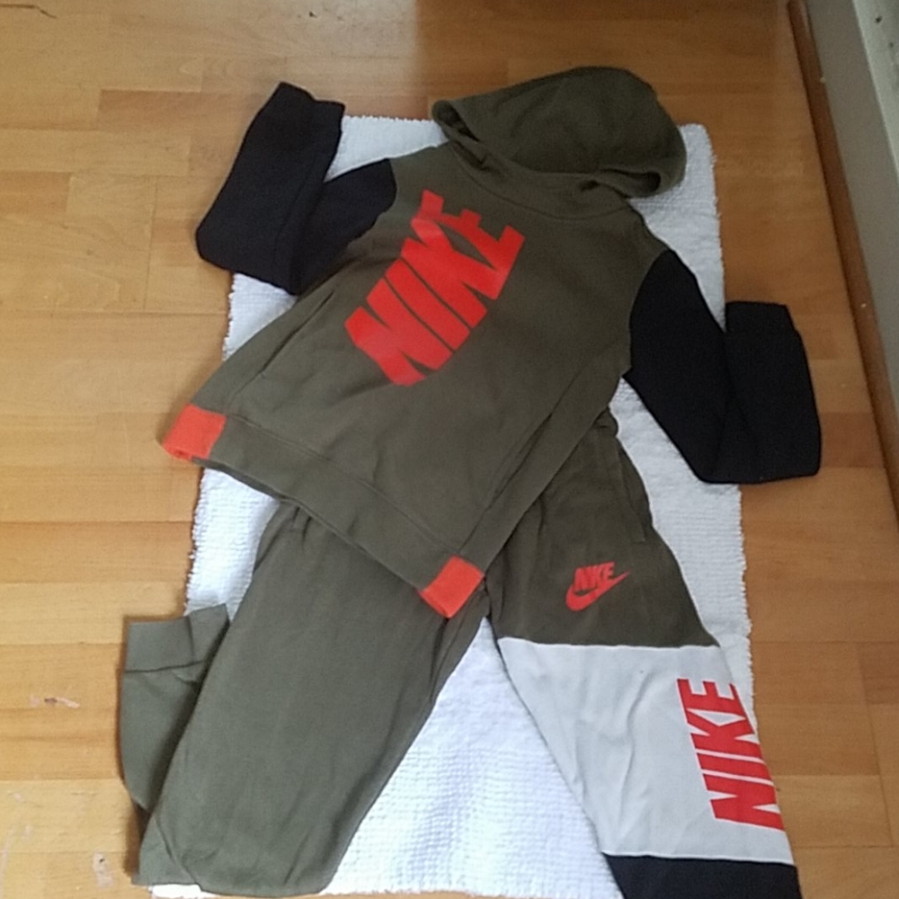 Nike Boys Sweatsuit Boys Small